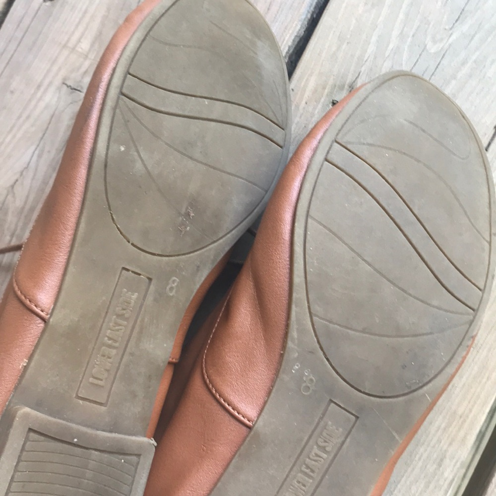 Brown flats - Picture 3 of 4